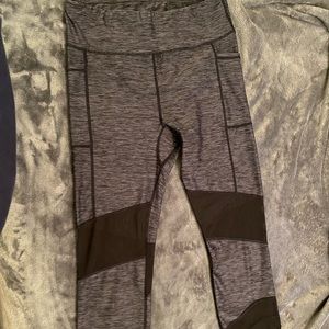 Women’s R8 Activewear Capri mesh cut-out dark gray leggings size M